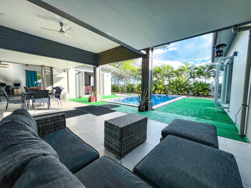 Luxury 4 Bedroom Villa w/private Pool on Naisoso Island photo 2
