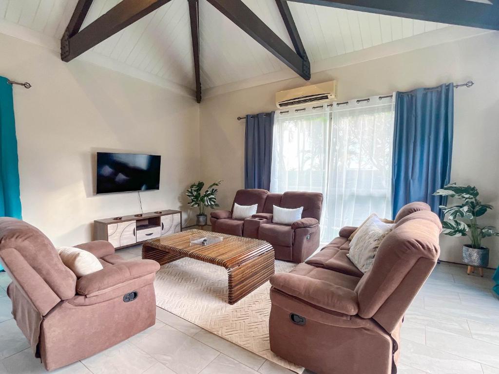 Luxury 4 Bedroom Villa w/private Pool on Naisoso Island photo 5
